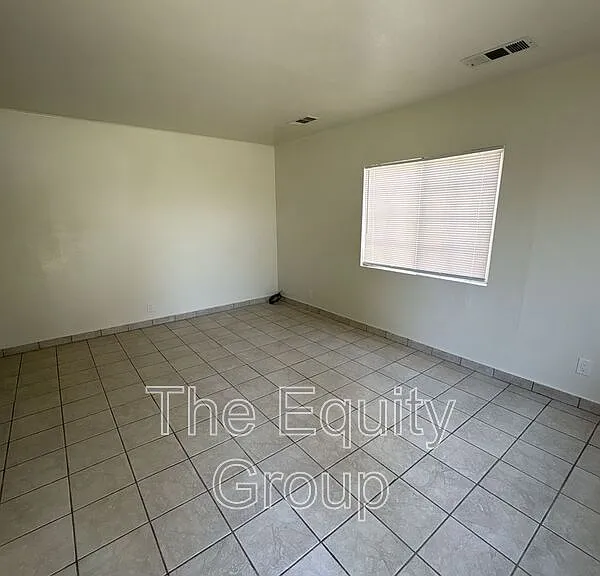 324 S Crespi Ave — Photo 4