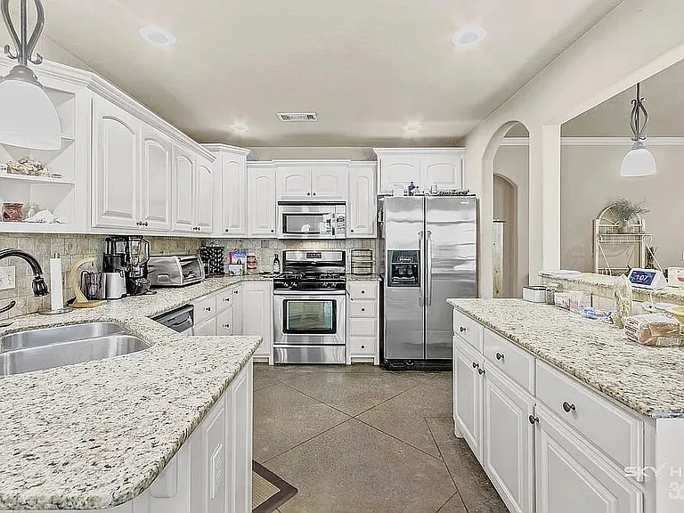3416 W Earnhardt Dr — Photo 5