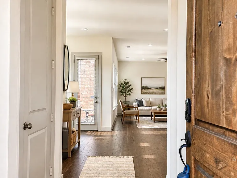 1066 Fullerton Dr — Photo 2