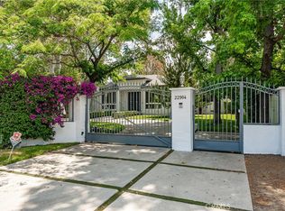 22904 Calvert St, Woodland Hills, CA 91367