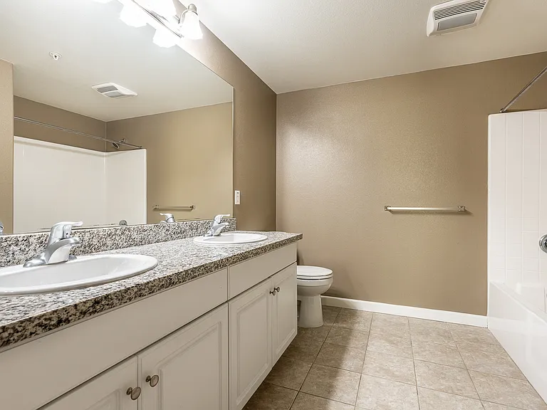 La Verne Village Luxury Apartment Homes — Photo 30