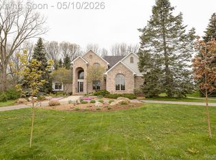 30425 Ridge Ct, New Hudson, MI 48165