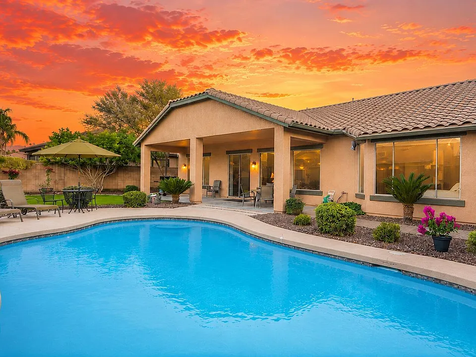 4424 E Palmdale Ln