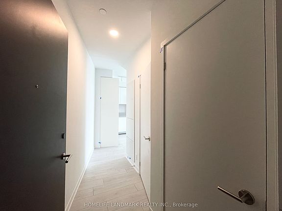 5th image of 39 Mary St #3101