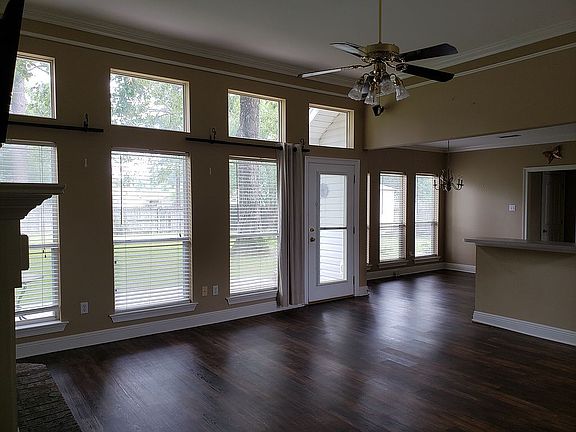 4th image of 304 Yvonne Ave