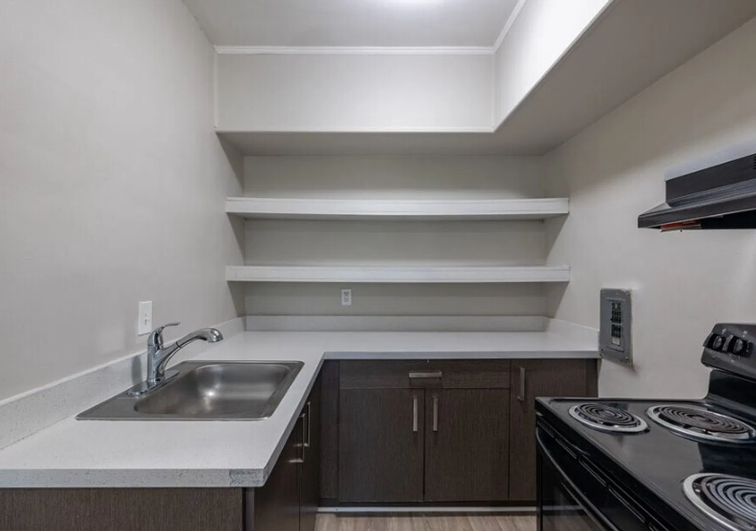 The Oakwood Manor Apartments — Photo 2
