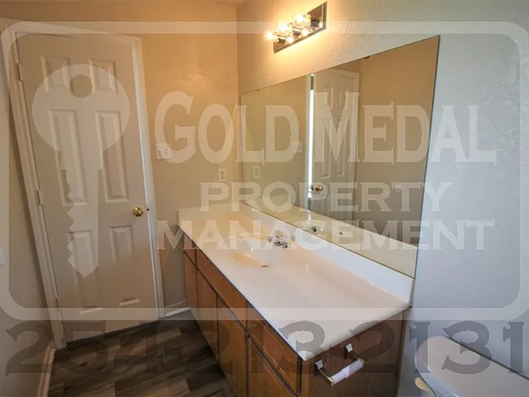 1520 Shoshoni Trl — Photo 24