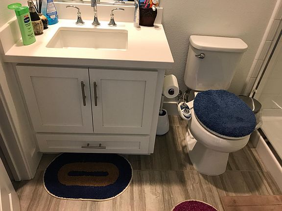 Full bath on 1st floor