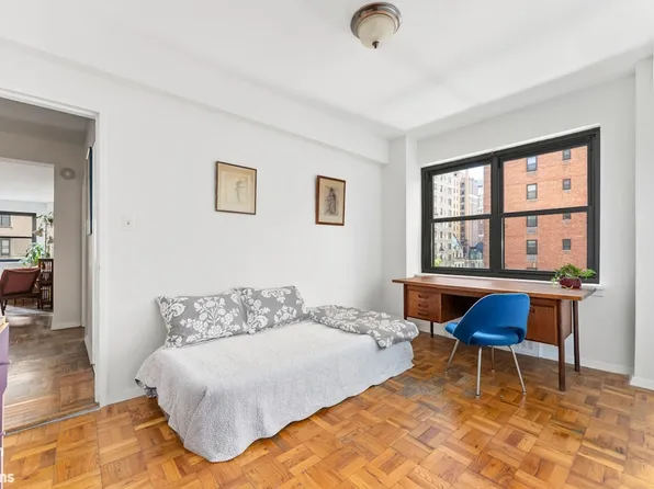 11 Riverside Drive image 4 of 12