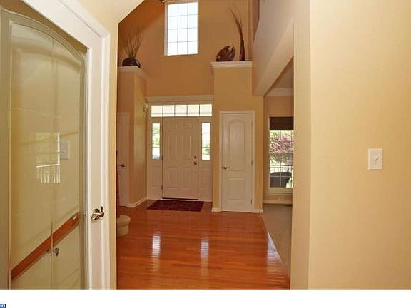 3rd image of 410 King Rail Ct