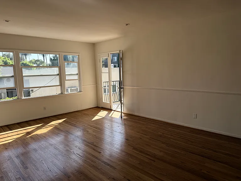 408 N Doheny Dr — Photo 32