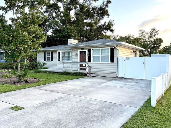 114 N Arcturas Ave