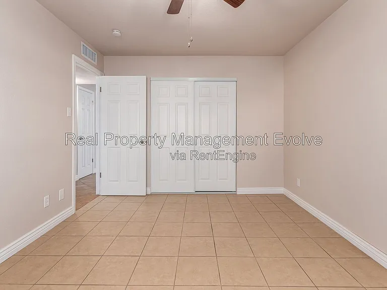 5438 S 46th Pl — Photo 33