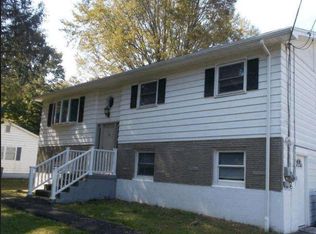 8 Orchard Ln, Lloyd, NY 12528