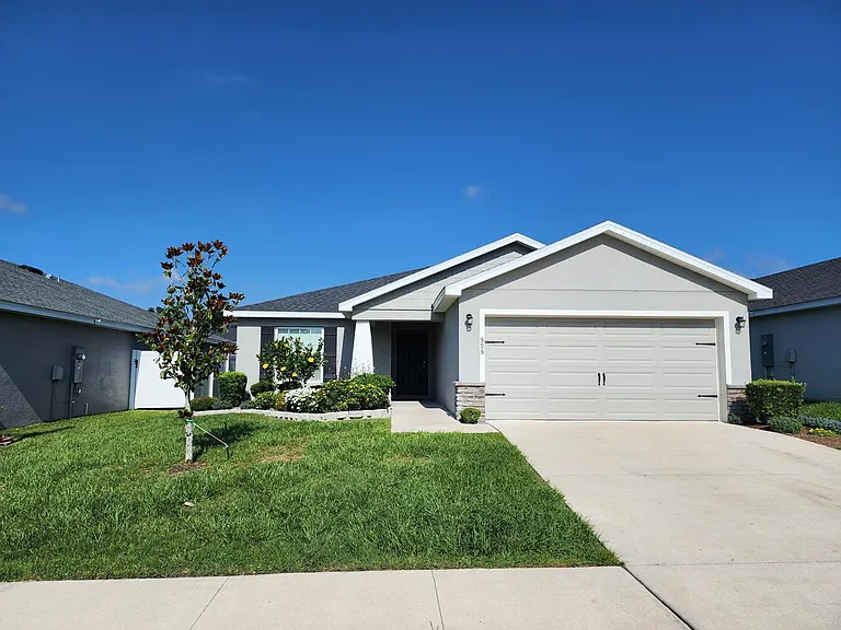 595 Lorient Dr — Photo 1