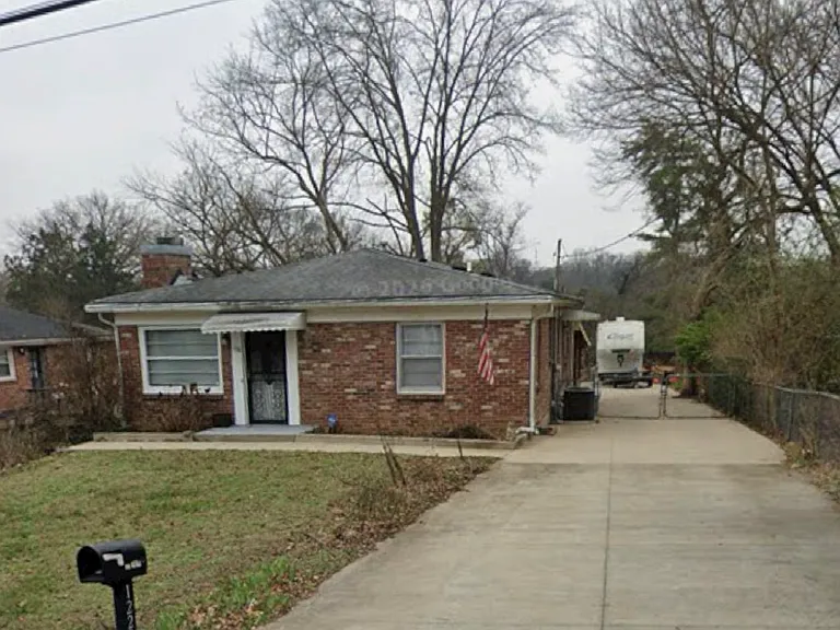 1228 McAlpine Ave — Photo 1