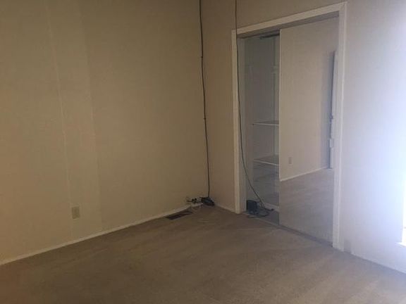 5th image of 121 Juanita Dr #221