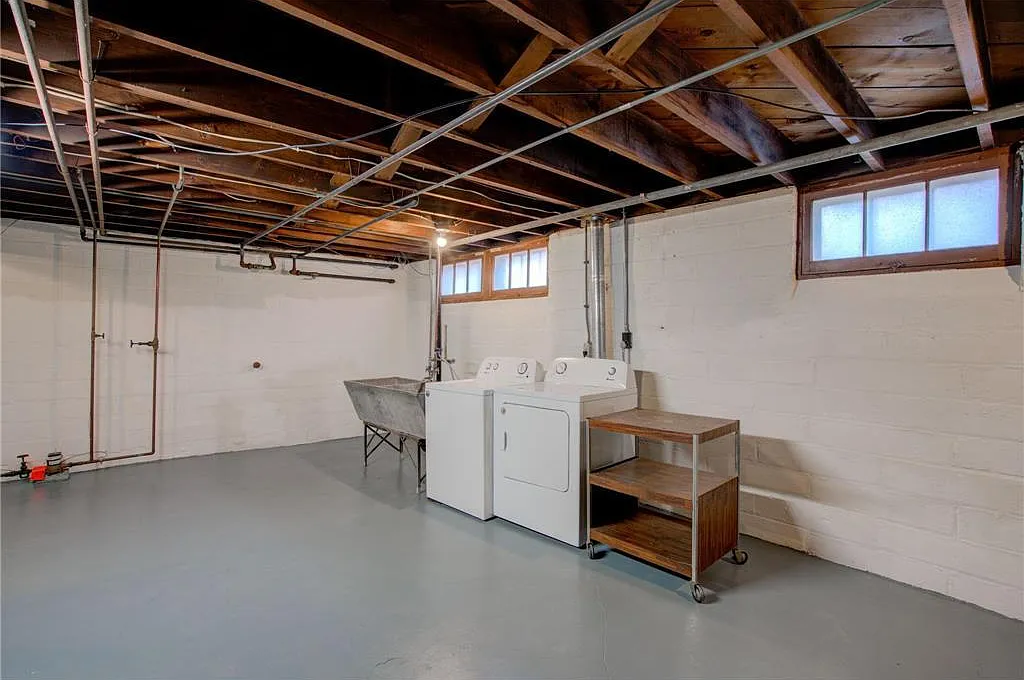 1282 Thomas Ave — Photo 3