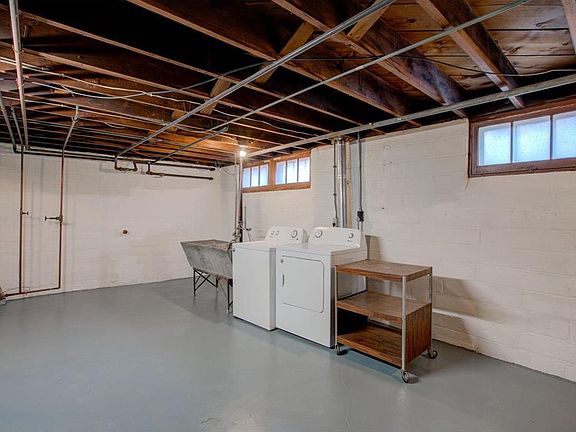 3rd image of 1282 Thomas Ave
