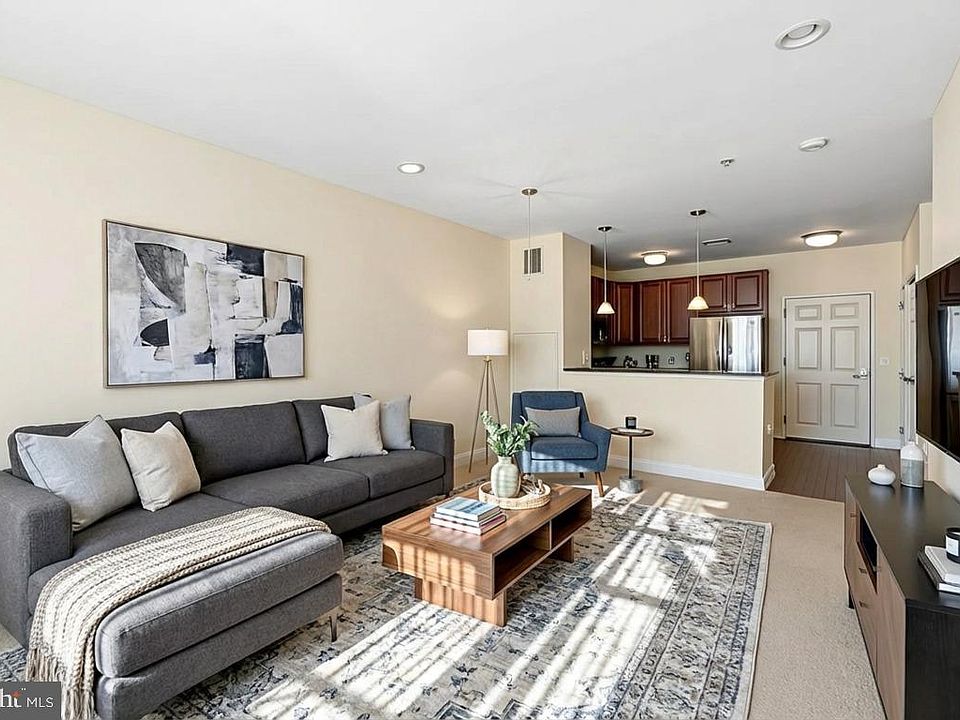 1st image of 300 W Elm St Suite 2305
