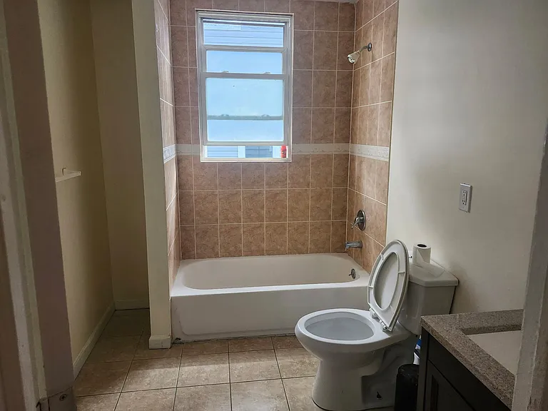 313 Leslie St #2 — Photo 7