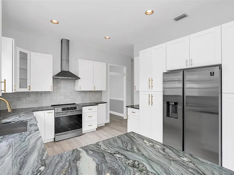 1006 Nottingham St — Photo 14