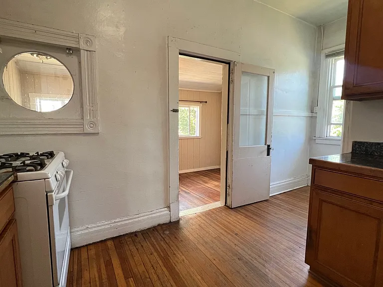 2259 N High St — Photo 12