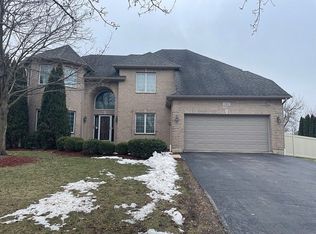 180 Plumtree Ln, West Chicago, IL 60185