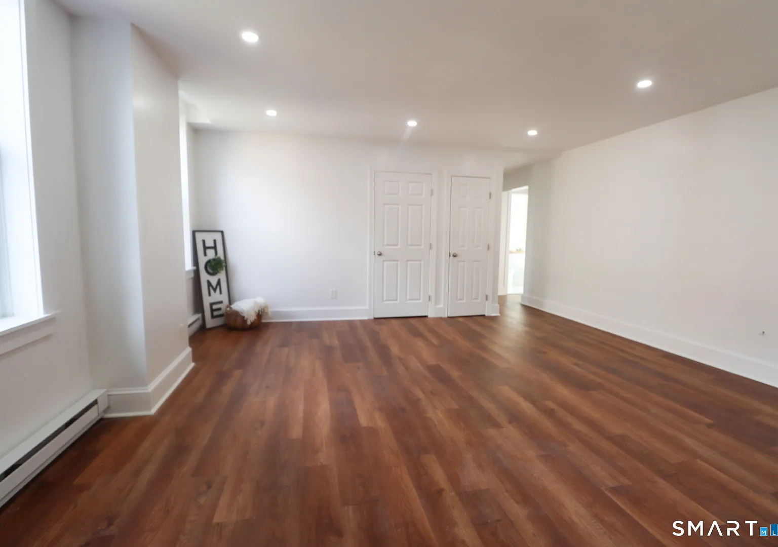 2 bed, 1.0 bath, 27192 sqft, $1,695 — Photo 2