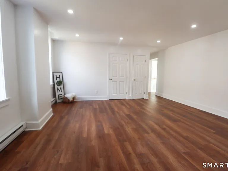 156 Garfield Ave — Photo 2