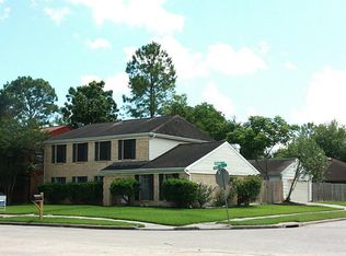 15702 Pipers View Dr, Webster, TX 77598