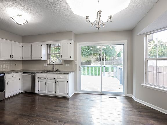 4th image of 1200 NE Hendrix Dr #817578