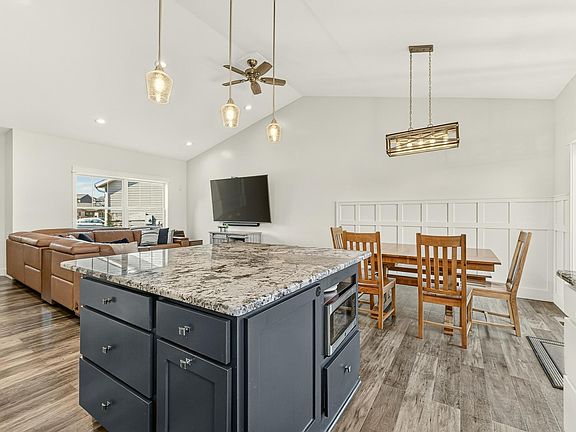 4th image of 695 Marcus Pl NE