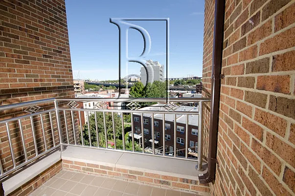 Rented by Bouklis Group | media 8