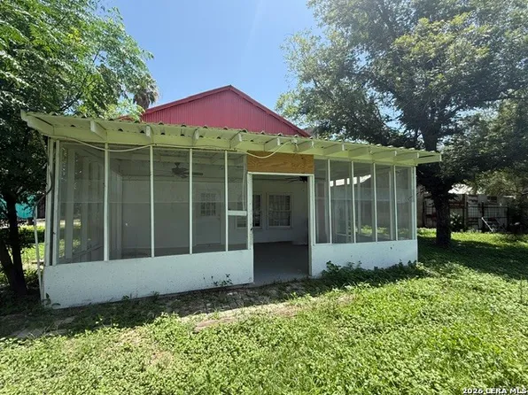 470 Weyrich Rd, Eagle Pass, TX 78852