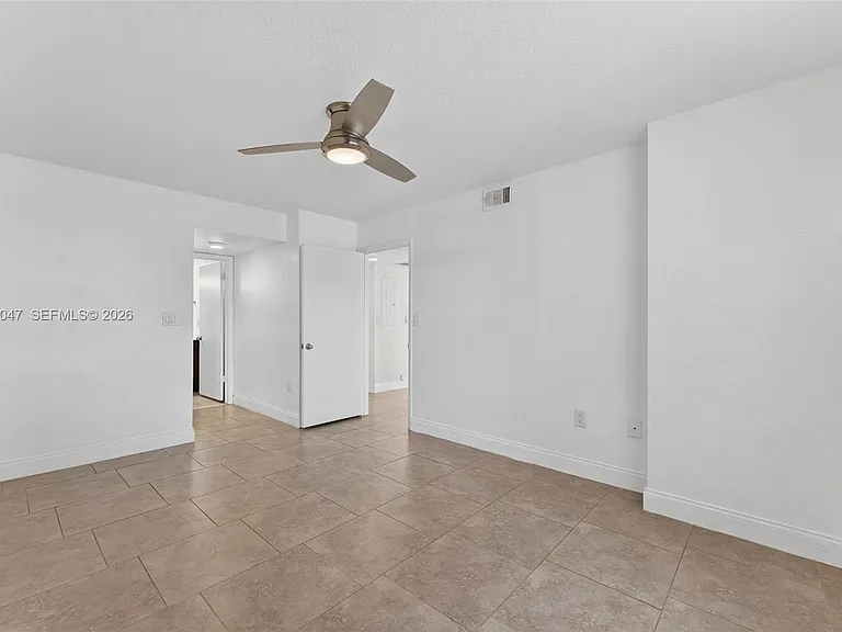 2841 N Oakland Forest Dr #110 — Photo 14