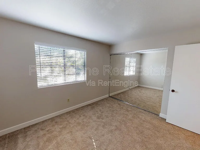 2876 Englewood Way — Photo 17