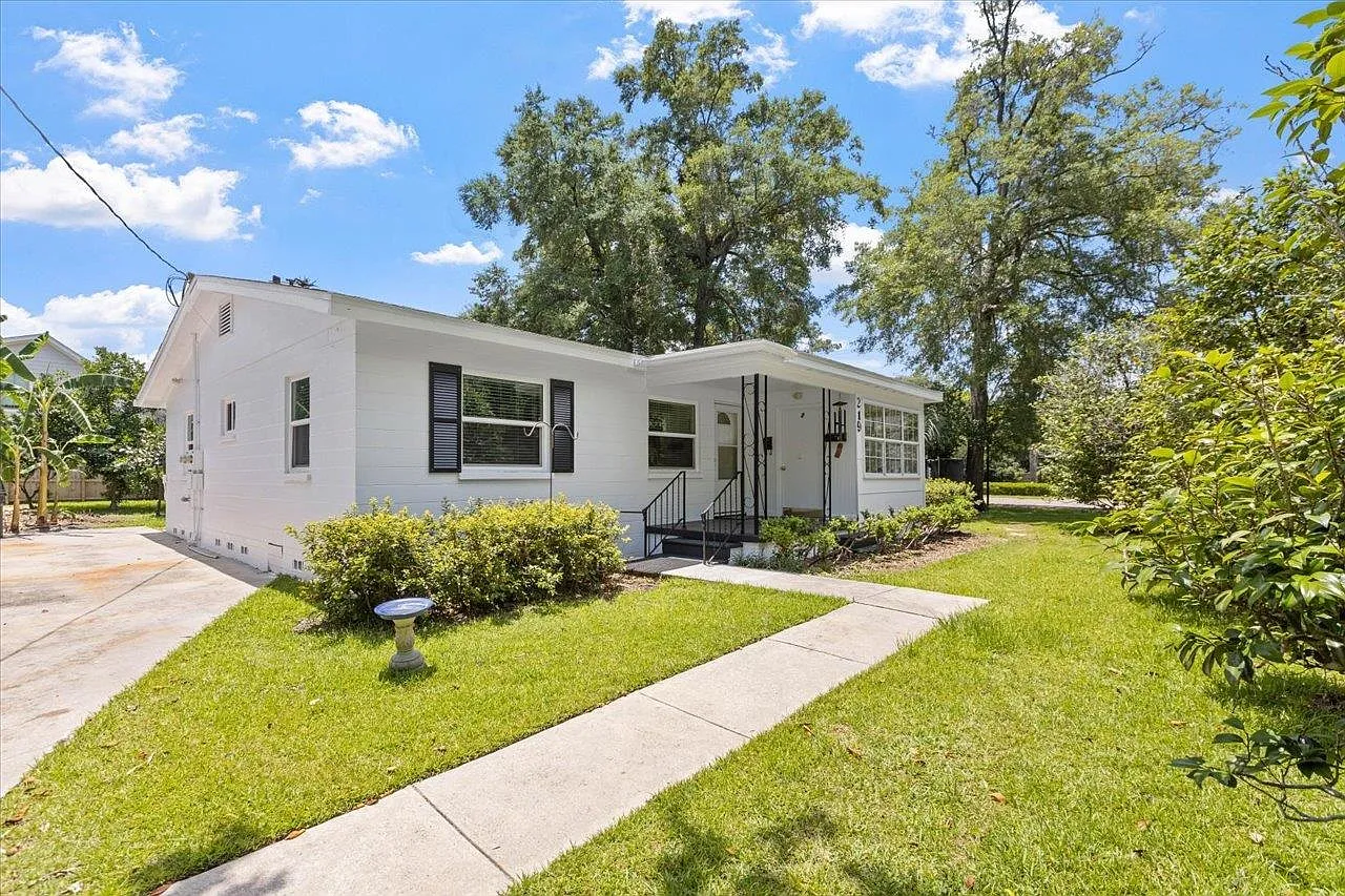 2 bed, 969 sqft, $1,650 — Photo 1