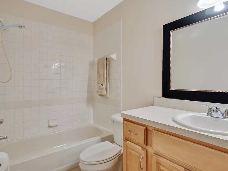 100B Coral Reef Ct N — Photo 22