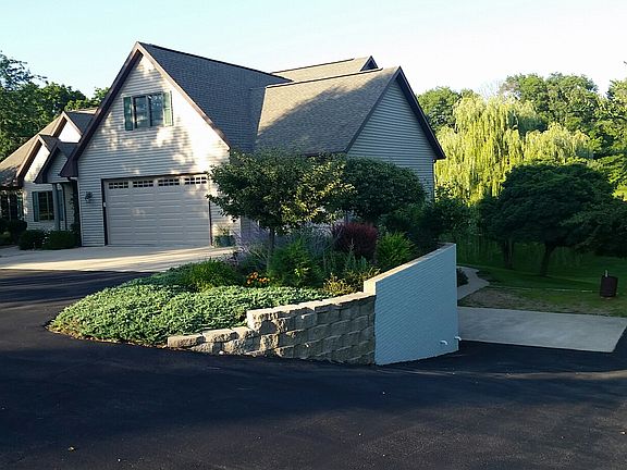 Access to lower 3 car garage