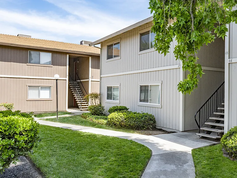 Sutter Apartments — Photo 10