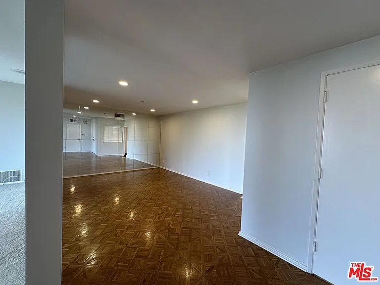 1212 Roberto Ln — Photo 6