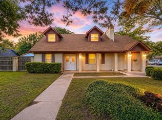 1700 Chip N Dale Dr, Arlington, TX 76012