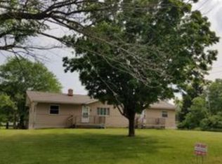 3096 & 3098 Jackson Dr, Barberton, OH 44203