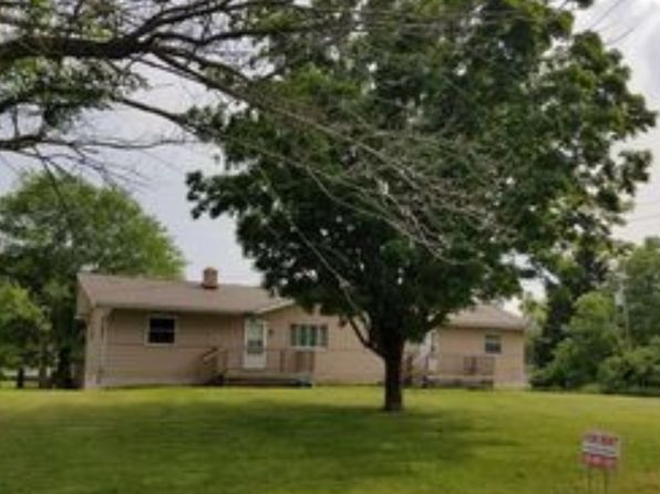 3096 & 3098 Jackson Dr, Barberton, OH 44203