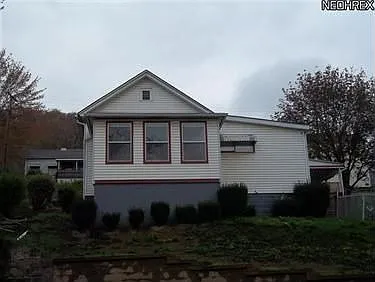 813 Lisbon St photo 1