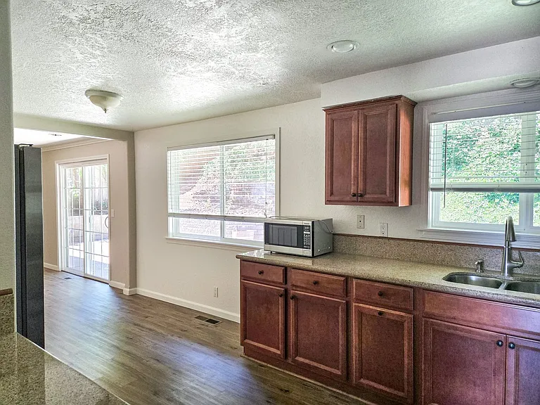 5245 Lone Oak Rd SE — Photo 5