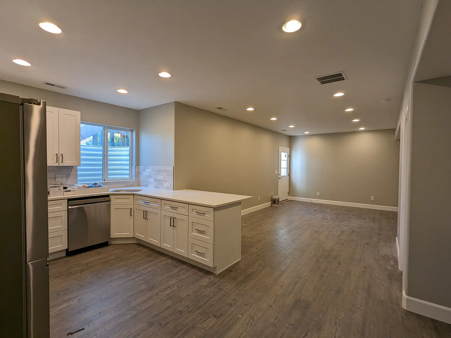 3 bed, 1300 sqft, $1,999 — Photo 3