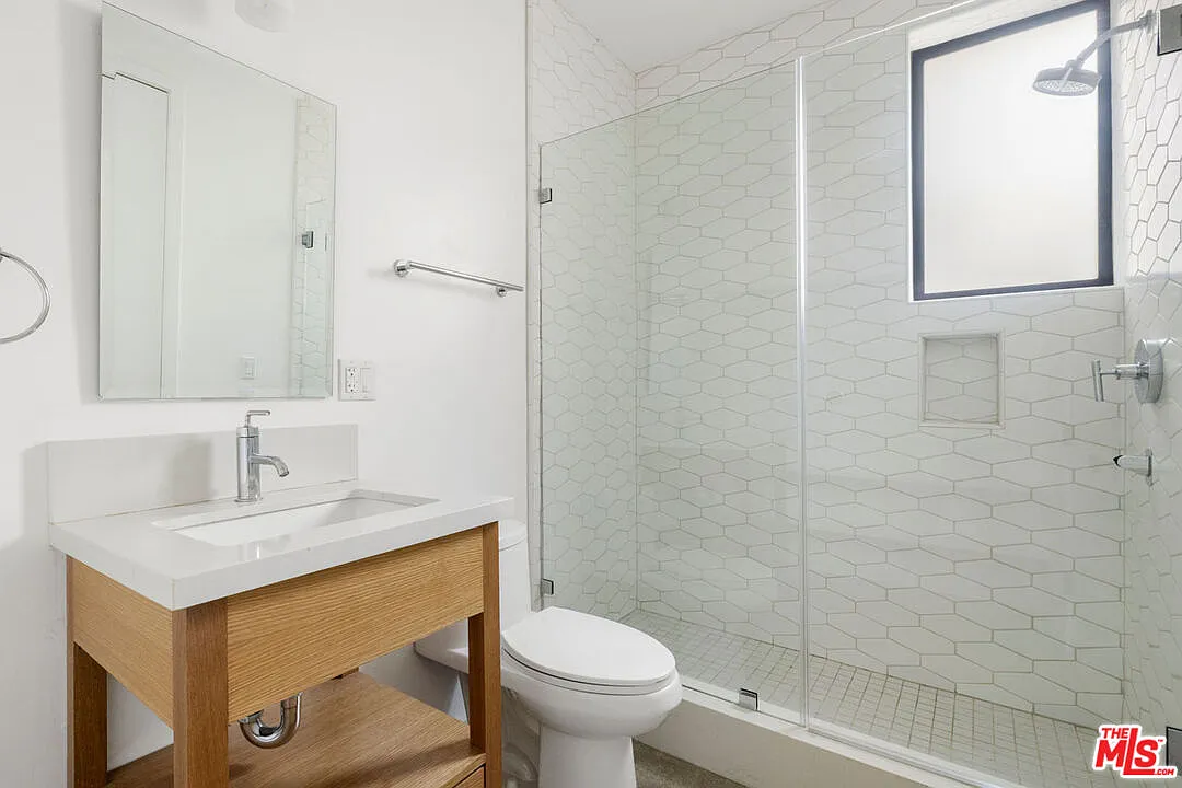 3 bed, 3.5 bath, 2056 sqft, $5,795 — Photo 3
