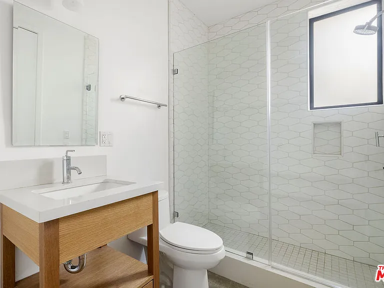 1411 Roca Ln — Photo 4